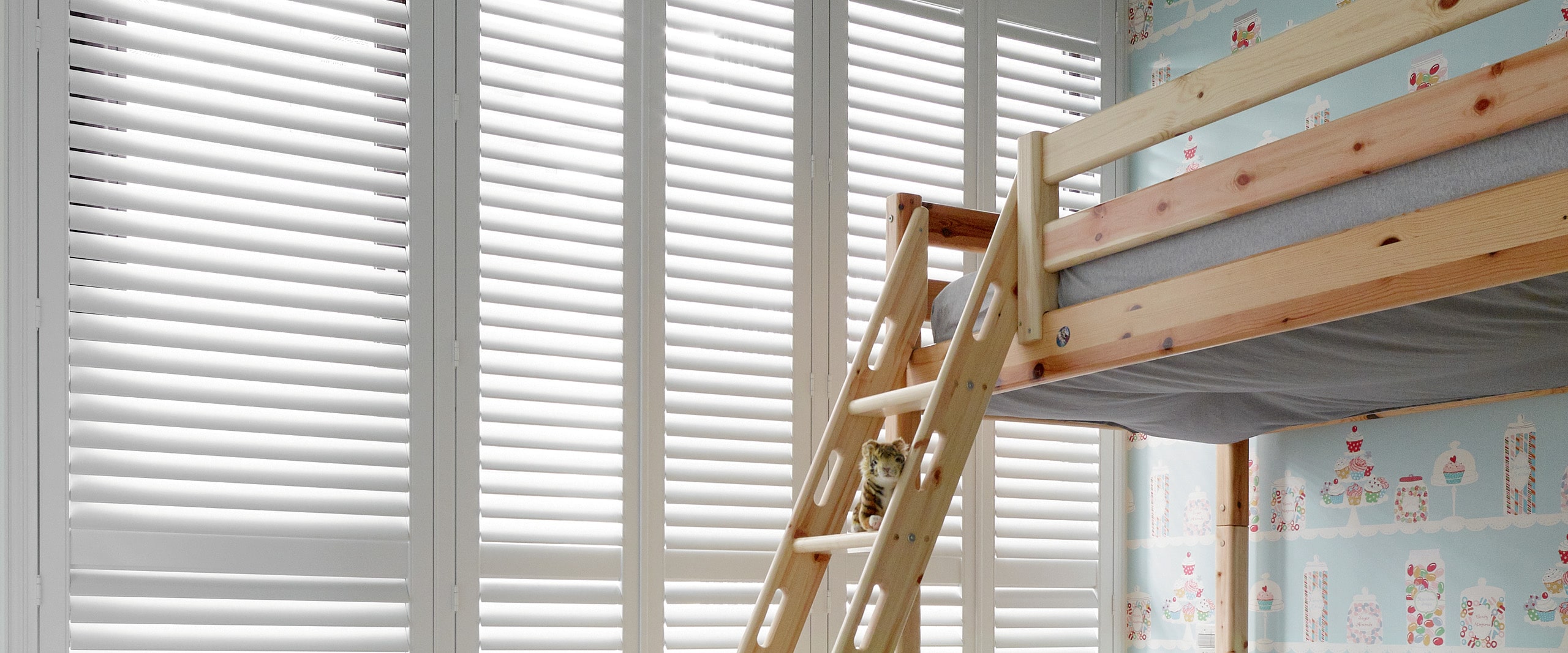 imgi_8_HERO-2560-X-1067_WoodlorePlusWaterproof-09