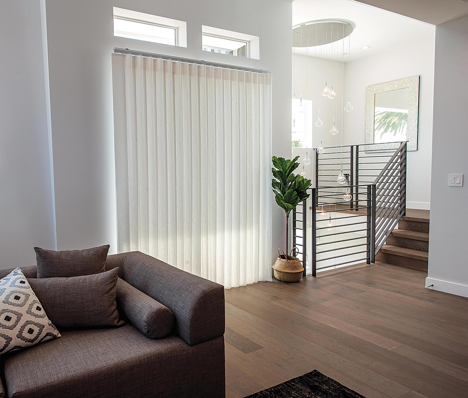 Exquisite Vertical Sheer Shades - Image 2